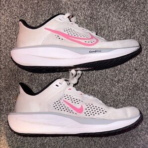 Nike Women's Athletic Nike Quest 6 Shoes in White and Pink